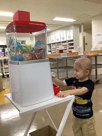 購入すると病気と闘う子ども達にガチャガチャを贈れる「チャリティ米」販売中