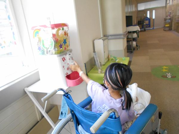 購入すると病気と闘う子ども達にガチャガチャを贈れる「チャリティ米」販売中