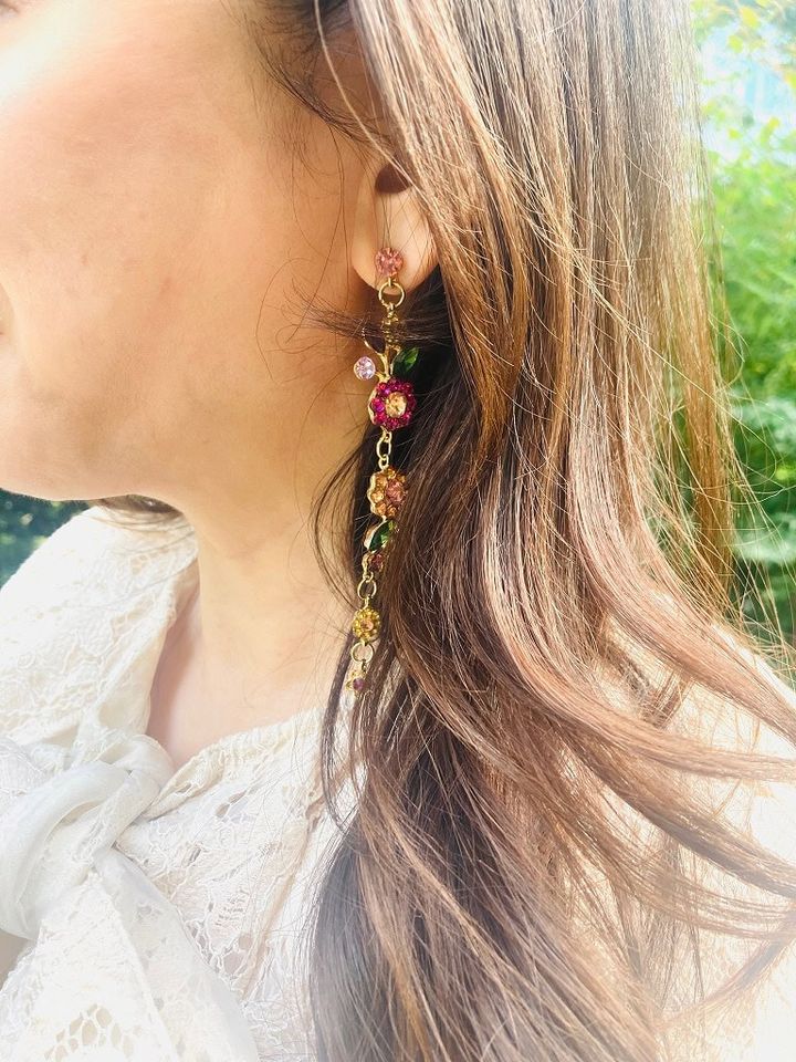 マルチカラーのピアス