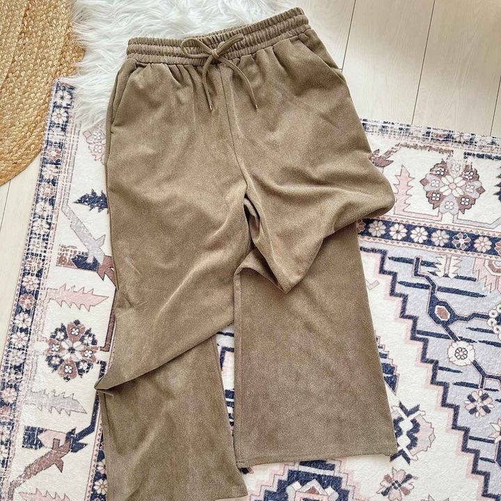 画像: 上品なツイル生地でシワになりにくい