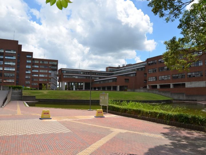 All About ニュース編集部が全国300人を対象に実施した「関東・甲信越地方の国立大学に関するアンケート」の調査結果から、優秀な学生が多そうだと思う「関東・甲信越地方の国立大学」ランキングを発表！ 2位「筑波大学」を抑えた1位は？