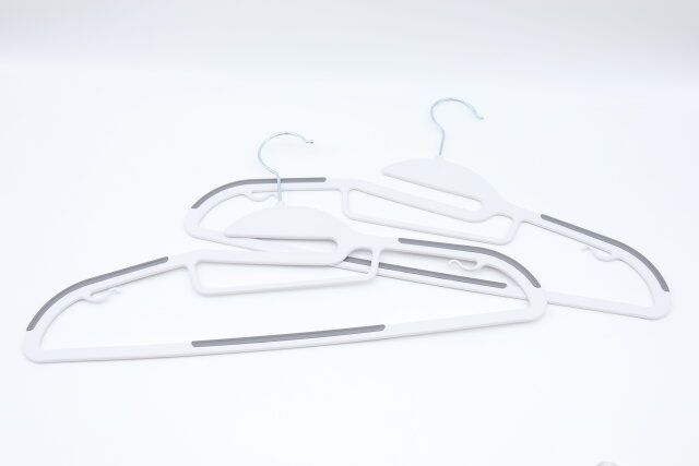 掛けやすいノンスリップハンガー（2本）