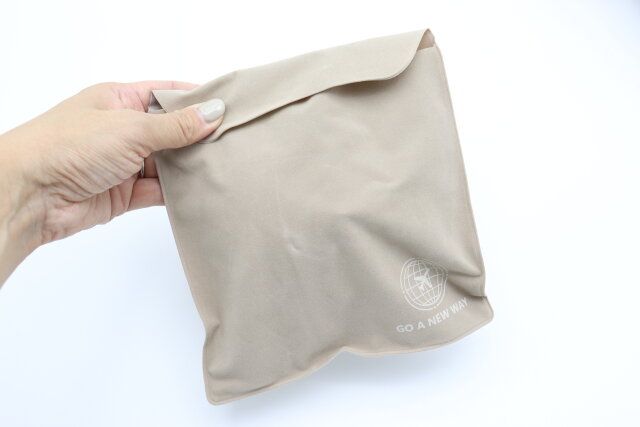 手動プレス式ネックピロー（収納袋付） コンパクト