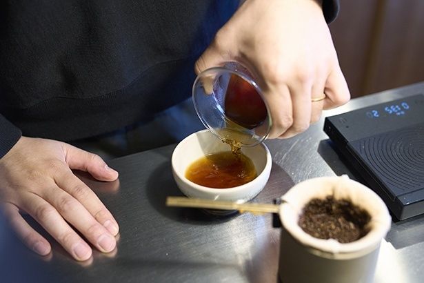 ネルドリップのエチオピア浅煎りは「最初はジンジャー、冷めるとレモンティー、レモンキャンディーと、味の変化も楽しめます」と藤田さん