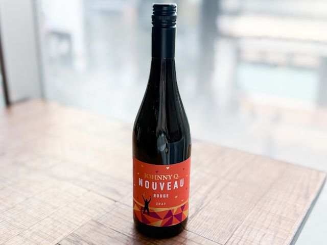 テーブルに置かれた「ジョニーQ ヌーヴォ 2025（立冬ヌーヴォ）」