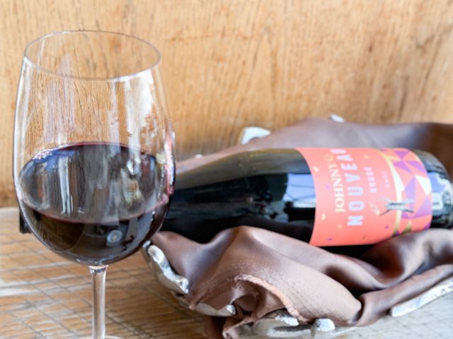 グラスに入った「ジョニーQ ヌーヴォ 2025（立冬ヌーヴォ）」