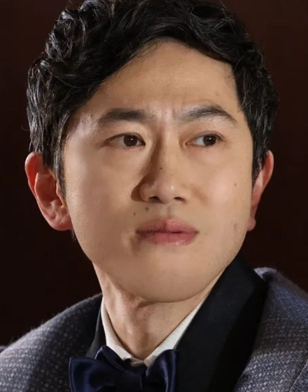 先輩芸人・山形ツチノコ：六角慎司