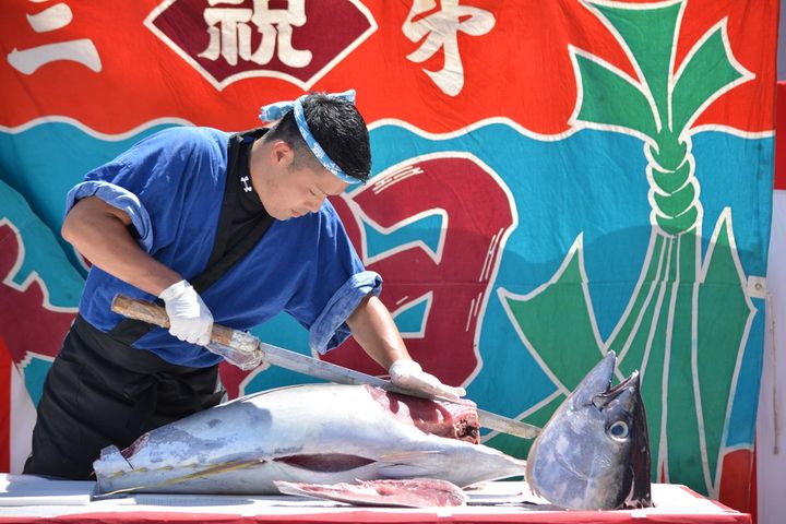 マグロ解体ショー