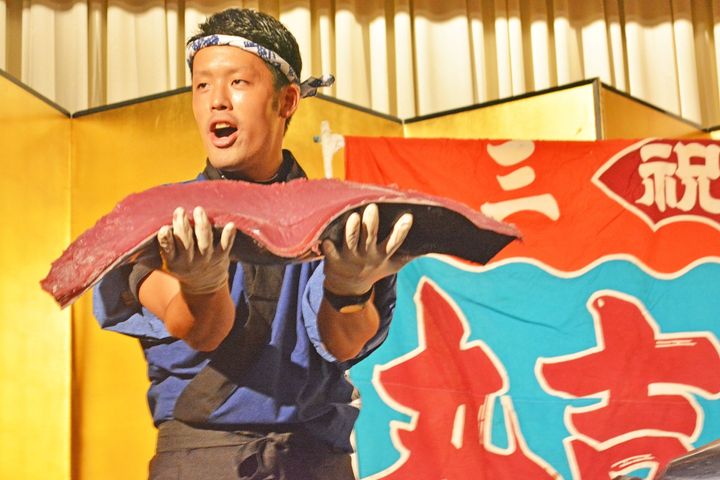 マグロ解体ショー