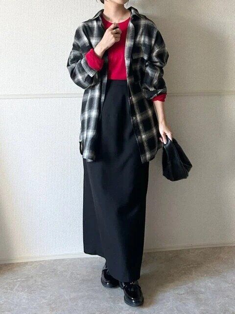 2025gu990円ソフトシアークルーネックT16 RED着回し