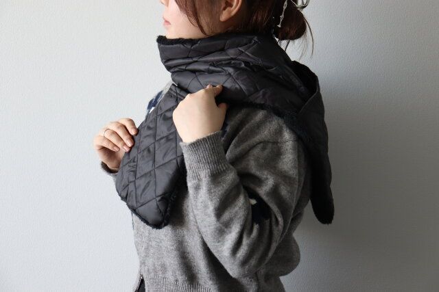 ロング裏ボアマフラー（格子柄、ポケット付） 着用例