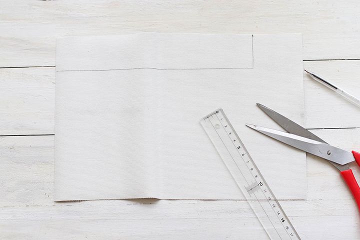 フェイクレザーをカット