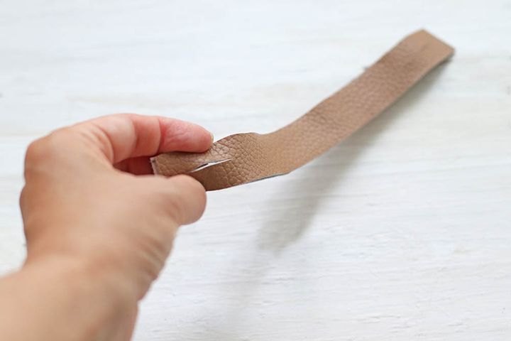 フェイクレザーの切り込み