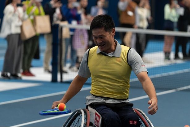 【写真】「想いをつなぐリレー」で華麗なターンを見せる国枝慎吾さん