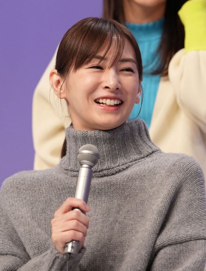 女優の高石あかりさん（22）がヒロイン松野トキを演じるNHK連続テレビ小説「ばけばけ」（月～土曜前8・0）の第34話が13日放送されます。松江中学で英語を教えるレフカダ・ヘブン（トミー・バストウさん）の女中になったトキですが、家族には花田旅館で働いていると説明しており、本当に花田旅館で働いているのかという疑念を抱く松野家の面々が、仕事に出かけた娘を尾行する展開が描かれます。