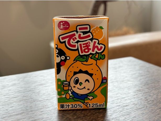 子どもから大人まで楽しめる「でこぽんくん」(90円)