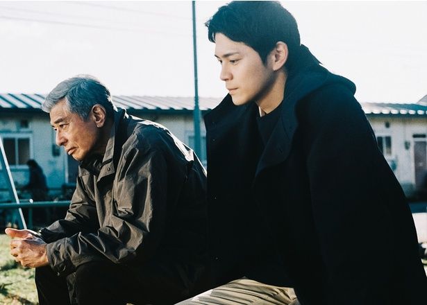 3位は舘ひろしと眞栄田郷敦共演の人間ドラマ『港のひかり』 [c]2025「港のひかり」製作委員会