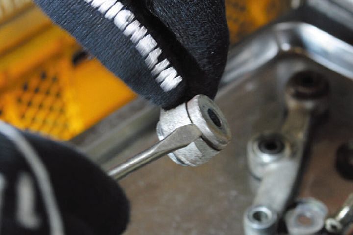 鉄カブ乗り必見！ボトムリンクフォークのメンテナンスサインとは？