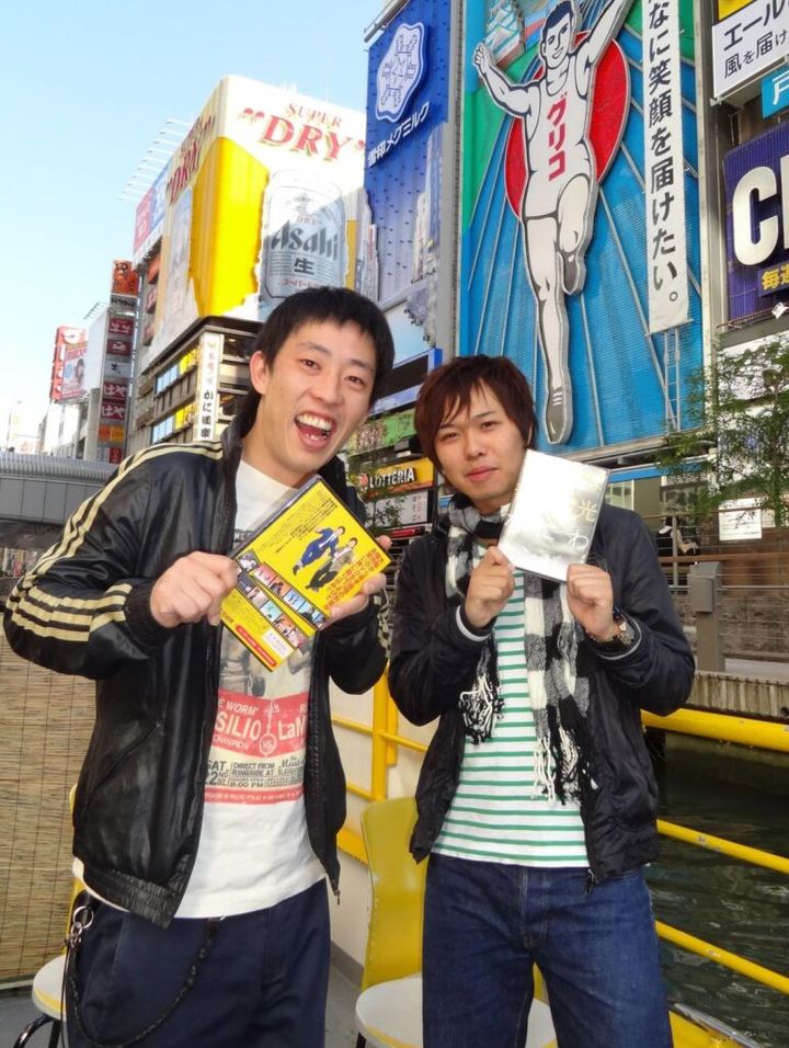 流行語大賞ノミネートで話題の芸人・ひょうろくさん（38）に対し、お笑いコンビ「さらば青春の光」の2人が驚きの提案を持ちかけ話題になっています。