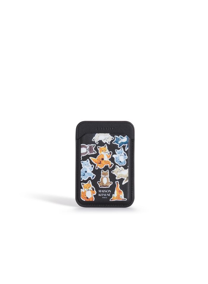 アイコニックな「キツネ」にくぎ付け！《メゾン キツネ》×《CASETiFY》の秋冬コラボグッズがお目見え