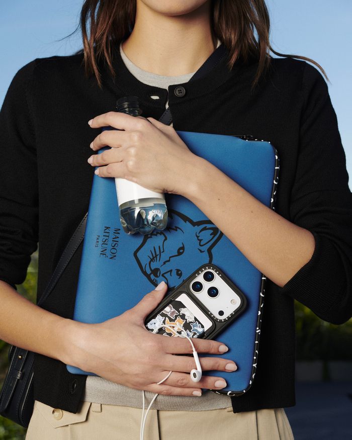 アイコニックな「キツネ」にくぎ付け！《メゾン キツネ》×《CASETiFY》の秋冬コラボグッズがお目見え