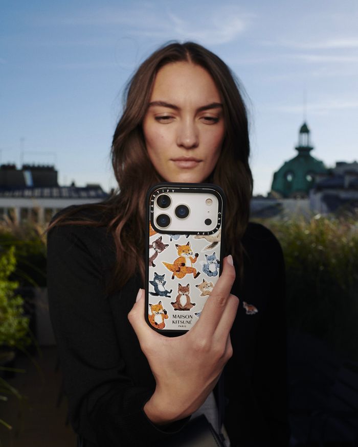 アイコニックな「キツネ」にくぎ付け！《メゾン キツネ》×《CASETiFY》の秋冬コラボグッズがお目見え