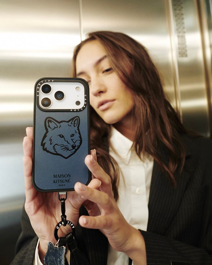 アイコニックな「キツネ」にくぎ付け！《メゾン キツネ》×《CASETiFY》の秋冬コラボグッズがお目見え