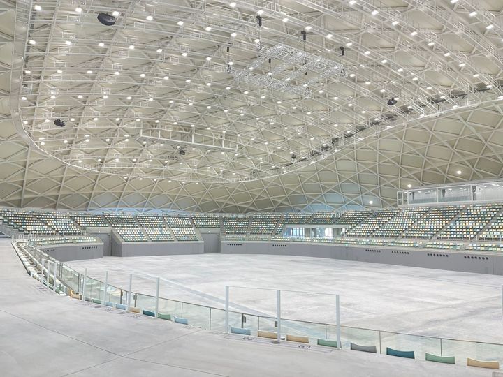 仮設席を含めると約1万人を収容できる中四国最大級のアリーナ「メインアリーナ」。Photo_ SANAA