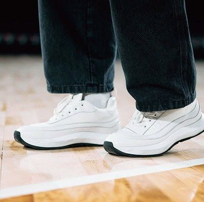 アルバルク東京・小酒部 泰暉選手の私服スナップ。エルメスのスニーカー。