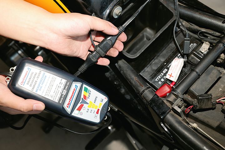 【冬ツーリング必読】タイヤ・灯火類・バッテリー点検で安全走行を！