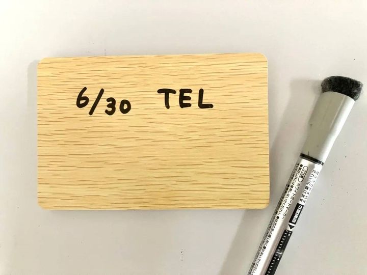 DAISO(ダイソー)：木目調ホワイトボード(長方形)