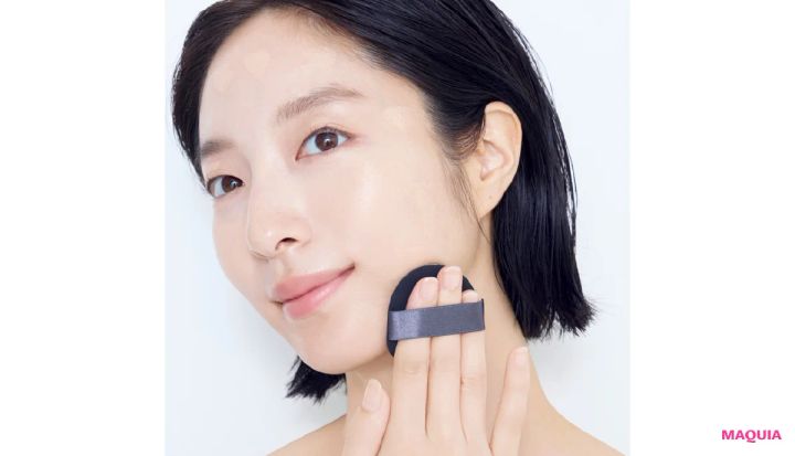 黄ぐすみにおすすめのファンデーションの使い方 額や鼻まわりに塗布