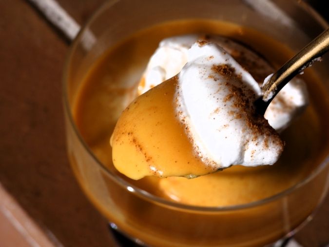 sym coffee roasters かぼちゃプリン すくった様子