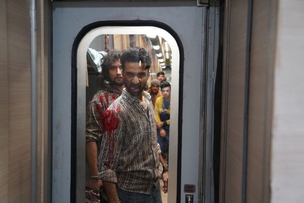 倫理観ゼロ！圧倒的悪役感を見せつけるファニ [c]2024 BY DHARMA PRODUCTIONS PVT. LTD. & SIKHYA ENTERTAINMENT PVT. LTD.