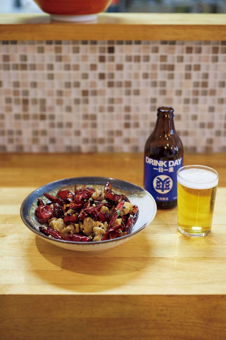 辣子鶏（はかた地どり唐揚げ、唐辛子山椒炒め）、「爽」発泡黄酒 スパークリング紹興酒