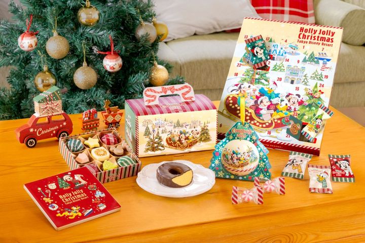 左より アソーテッド・チョコレート 1,300円 バウムクーヘン 1,200円 キャンディー 900円 アソーテッド・チョコレート 2,200円