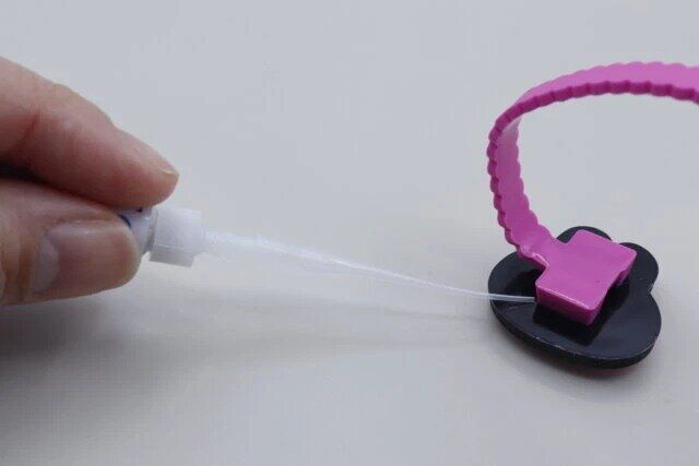 ダイソーの瞬間接着剤用ノズルの使い方