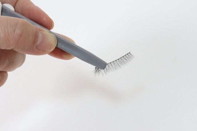 バス用排水口ブラシ ピンセット使用例