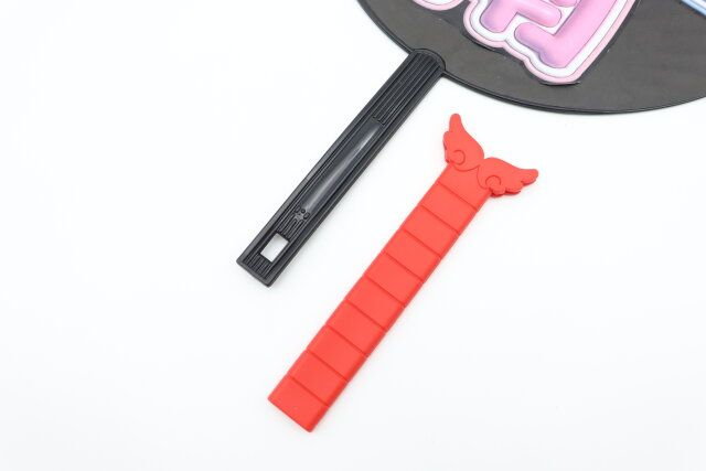 ダイソー うちわグリップ（羽、レッド、ブルー）