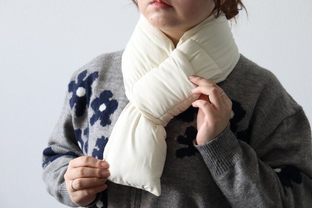 ダイソー 中わたダウン風マフラー 着用例