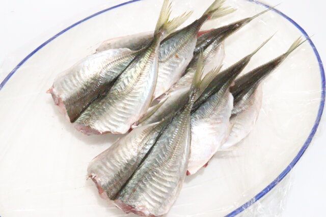 セリアのミニクック 小型 小出刃包丁でさばいた魚