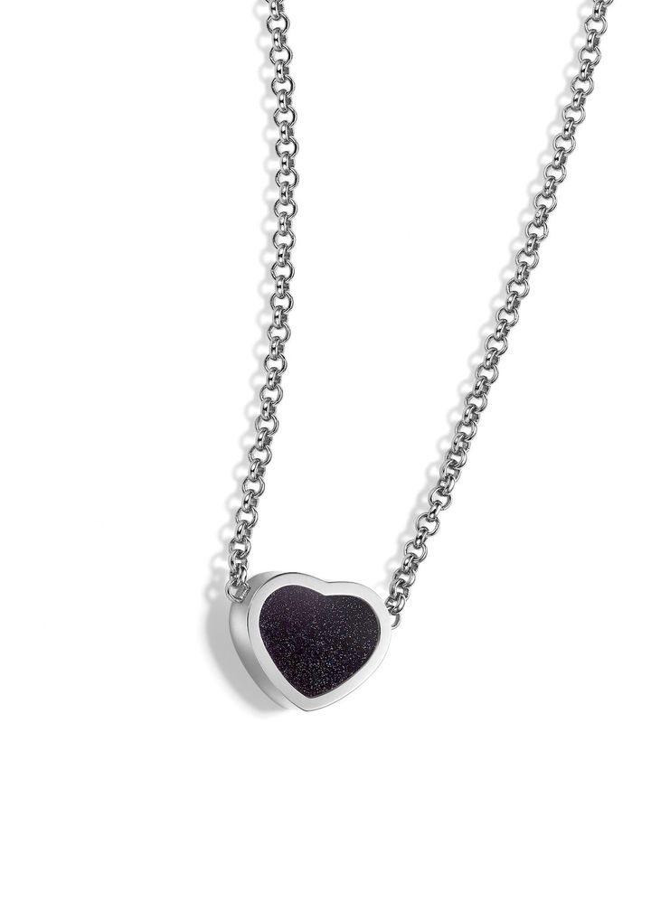 煌めく星のようなインクルージョンが美しいアベンチュリンガラスを用いたデザイン