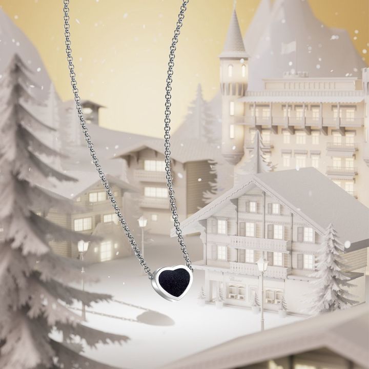 「マイ ハッピーハート」（エシカルホワイトゴールド×アベンチュリンガラス）￥291,500 ＊日本限定150本