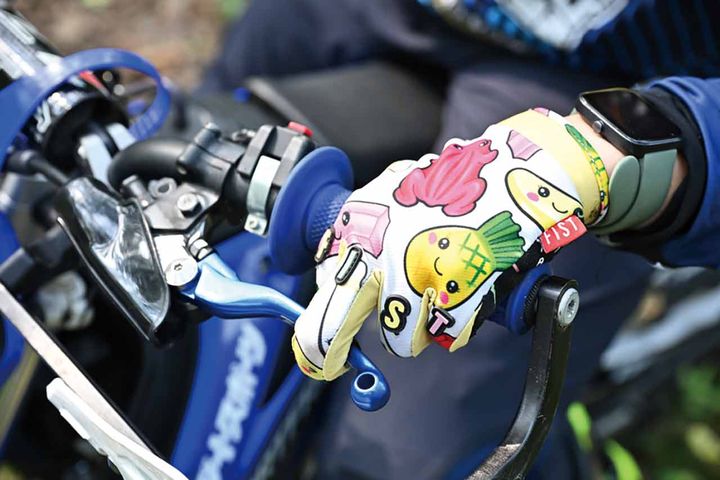 【トライアルISA野崎史高選手のトラテク】ハンドル幅以下の木々の間を軽快に抜けて、林間で差をつける Part01