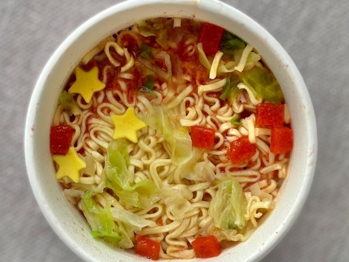 3店舗回ってようやく発見！【ファミマ】と人気キャラのコラボ麺の味は？