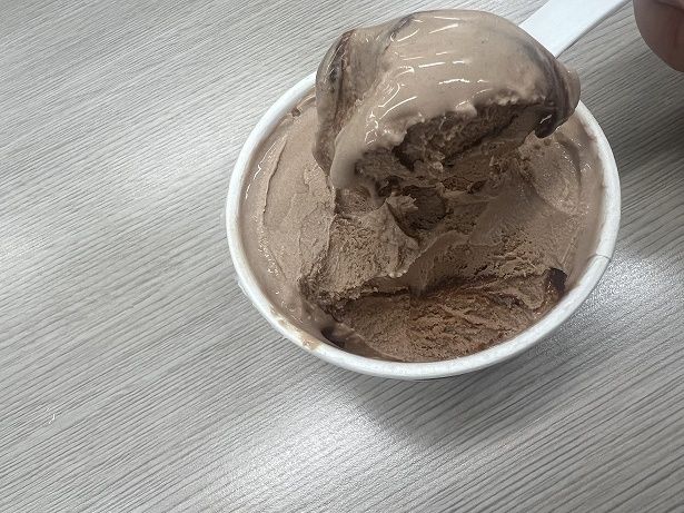 なめらかな口どけでチョコレートの香りが広がる