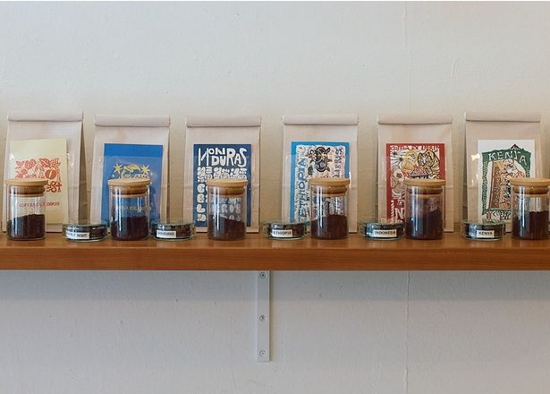 下北沢店では、おすすめコーヒーの試飲ができる