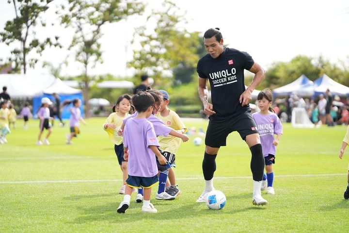 画像: カウィン・タンマサッチャーナン氏 JFAユニクロサッカーキッズ in タイ