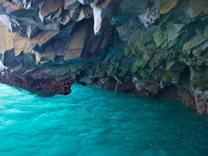 All About ニュース編集部が全国250人を対象に実施した絶景スポットに関するアンケートの調査結果から、一生に一度は行きたいと思う「岩手県の絶景スポット」ランキングを発表！ 2位「青の洞窟」を抑えた1位は？