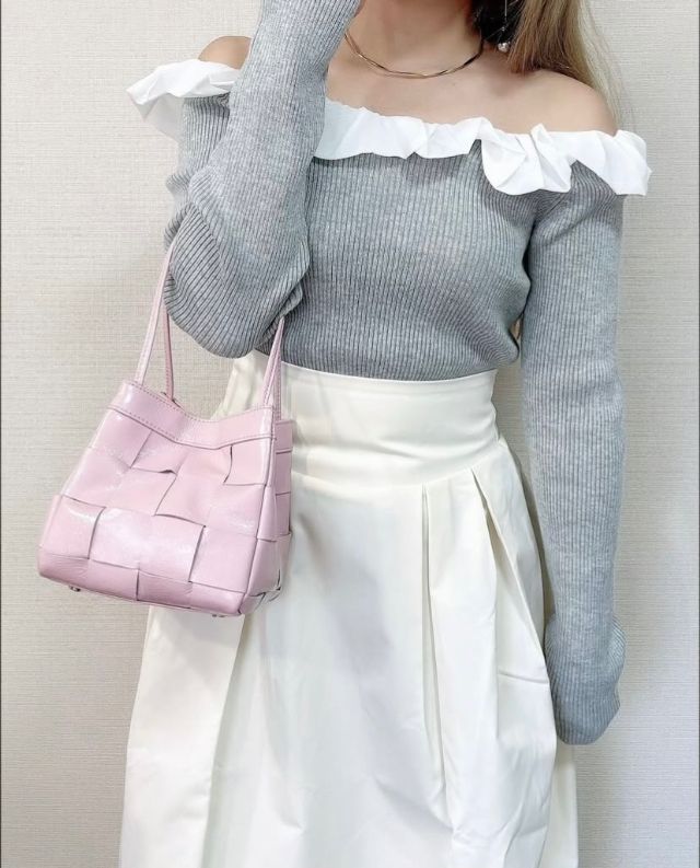 オフショルニット